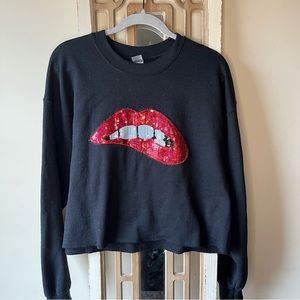Black Cropped Sweatshirt with Sparkling Lip Design